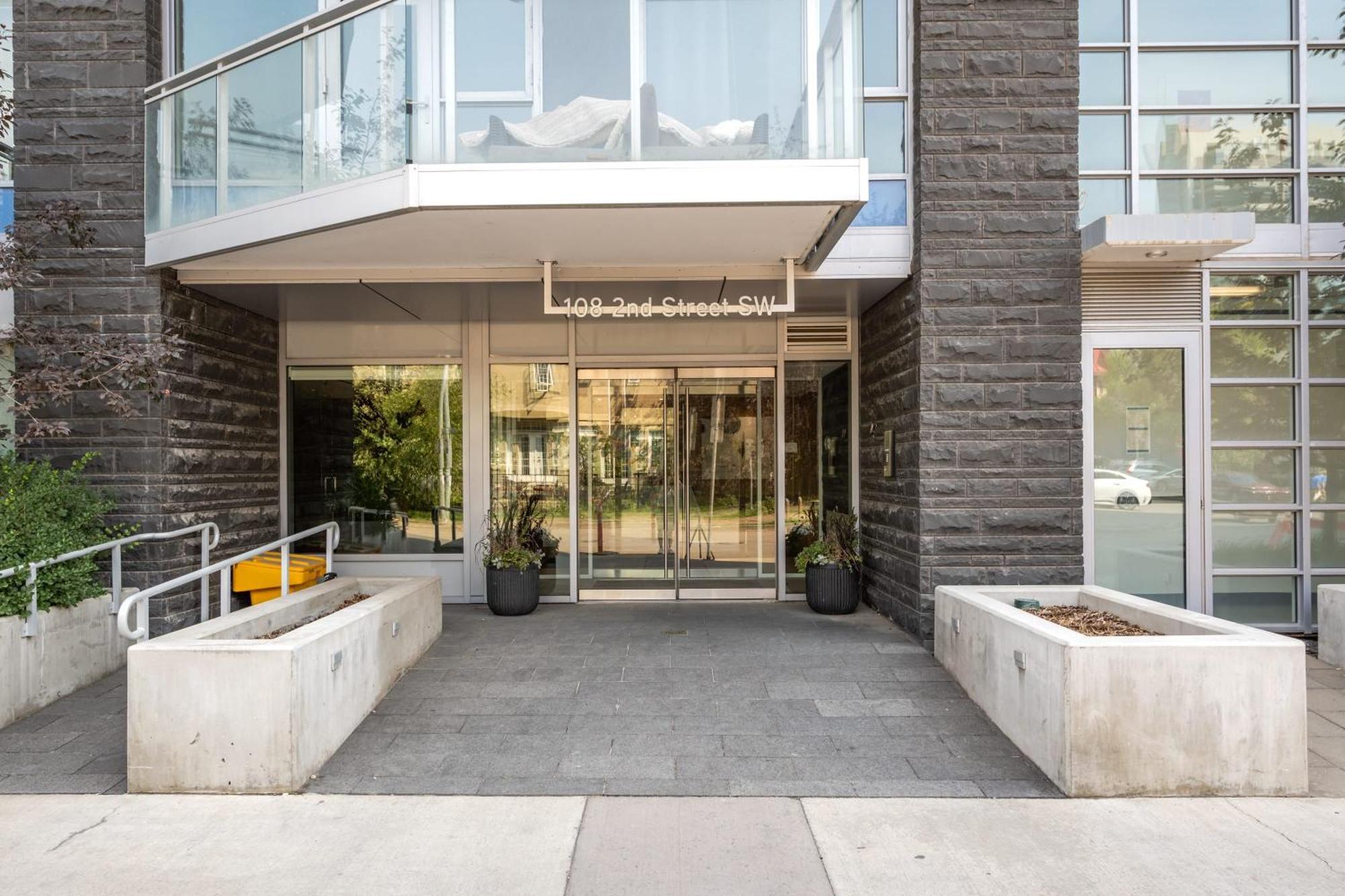 Guest Favorite Riverside Retreat- Walking Trails, Downtown Near Stampede! Free Banff Pass, Wine, Gym, Parking! YYC Kültér fotó